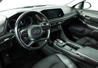 Подержанный автомобиль Hyundai Sonata 2020 года (11 фото)