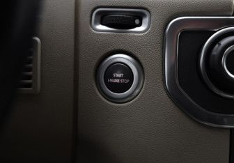 Подержанный автомобиль Land Rover Discovery 2013 года (23 фото)