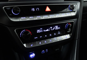 Подержанный автомобиль Hyundai Sonata 2018 года (20 фото)