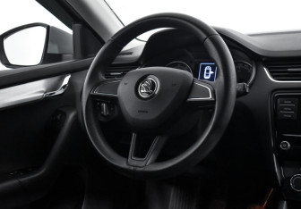 Подержанный автомобиль Skoda Octavia Liftback 2019 года (14 фото)