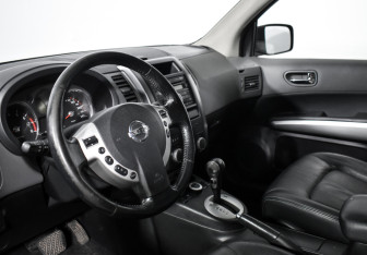 Подержанный автомобиль Nissan X-Trail 2007 года (9 фото)
