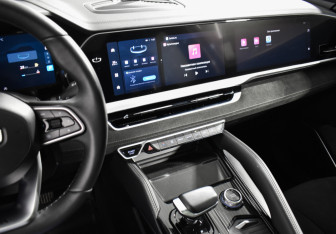 Подержанный автомобиль Geely Monjaro 2024 года (18 фото)