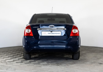 Подержанный автомобиль Ford Focus Sedan 2008 года (6 фото)