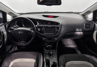 Подержанный автомобиль Kia Ceed Wagon 2018 года (14 фото)