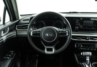 Подержанный автомобиль Kia K5 2020 года (20 фото)