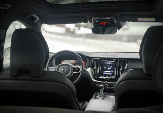 Подержанный автомобиль Volvo XC60 2019 года (20 фото)