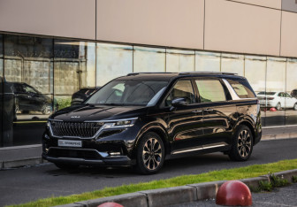Подержанный автомобиль Kia Carnival 2021 года (6 фото)