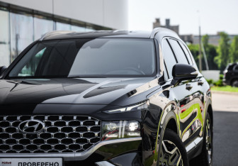 Подержанный автомобиль Hyundai Santa Fe 2022 года (2 фото)