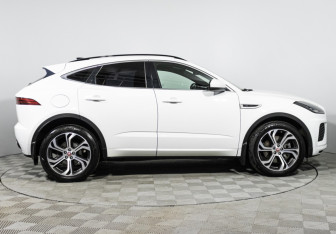 Подержанный автомобиль Jaguar E-Pace 2019 года (4 фото)