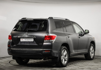 Подержанный автомобиль Toyota Highlander 2012 года (5 фото)