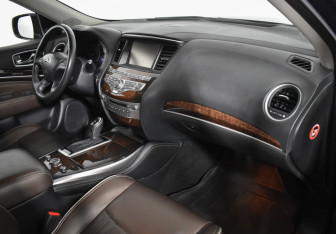 Подержанный автомобиль Infiniti QX60 2018 года (13 фото)