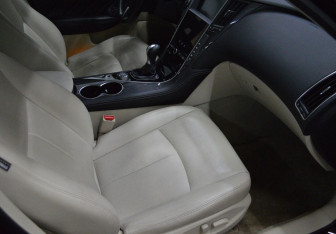 Подержанный автомобиль Infiniti Q50 2015 года (12 фото)