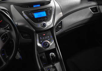 Подержанный автомобиль Hyundai Elantra Sedan 2012 года (18 фото)