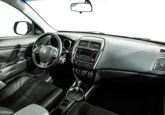 Подержанный автомобиль Mitsubishi ASX 2013 года (9 фото)