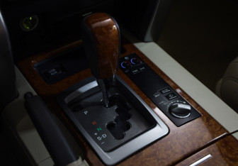 Подержанный автомобиль Toyota Land Cruiser Suv 2013 года (17 фото)