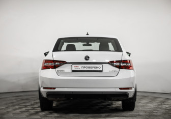 Подержанный автомобиль Skoda Superb Liftback 2018 года (6 фото)