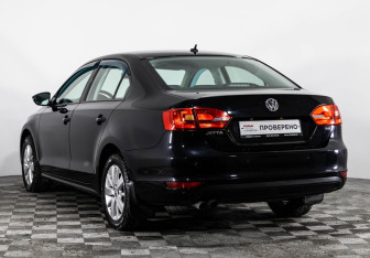 Подержанный автомобиль Volkswagen Jetta Sedan 2013 года (7 фото)