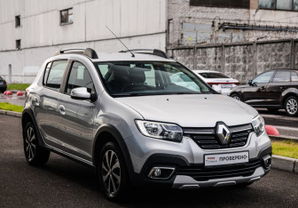 Подержанный автомобиль Renault Sandero 2020 года (5 фото)