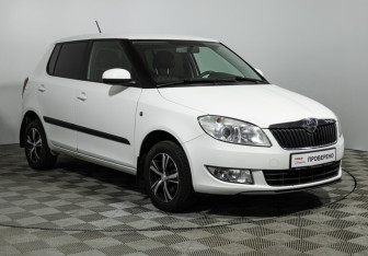 Подержанный автомобиль Skoda Fabia Hatchback 2013 года (3 фото)