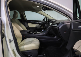 Подержанный автомобиль Ford Mondeo Sedan 2016 года (25 фото)