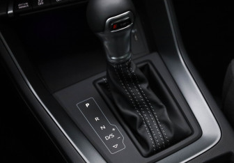 Подержанный автомобиль Audi Q3 2024 года (23 фото)