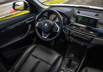 Подержанный автомобиль BMW X1 2021 года (11 фото)