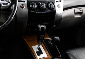 Подержанный автомобиль Mitsubishi Pajero Sport 2008 года (11 фото)