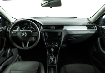 Подержанный автомобиль Skoda Rapid Liftback 2018 года (13 фото)