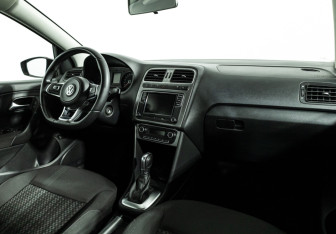 Подержанный автомобиль Volkswagen Polo Sedan 2018 года (9 фото)
