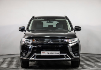 Подержанный автомобиль Mitsubishi Outlander 2022 года (2 фото)