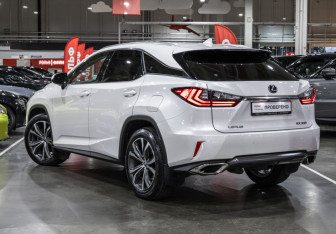 Подержанный автомобиль Lexus RX 2019 года (10 фото)