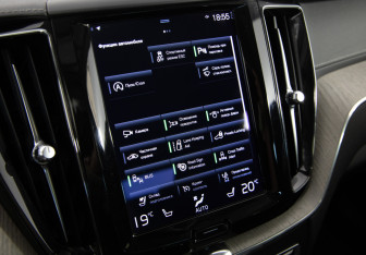 Подержанный автомобиль Volvo XC60 2021 года (19 фото)