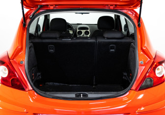 Подержанный автомобиль Opel Corsa 2007 года (17 фото)