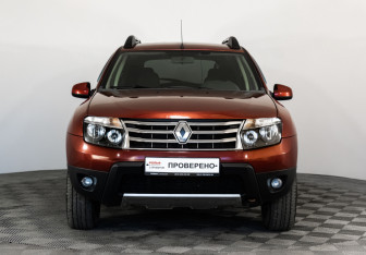 Подержанный автомобиль Renault Duster 2014 года (2 фото)