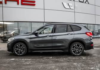 Подержанный автомобиль BMW X1 2019 года (10 фото)