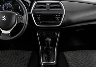 Подержанный автомобиль Suzuki SX4 Hatchback 2014 года (14 фото)