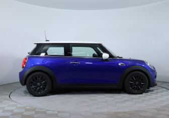 Подержанный автомобиль MINI Hatch 2019 года (4 фото)