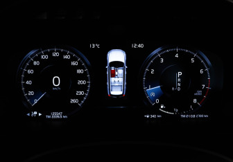 Подержанный автомобиль Volvo XC90 2019 года (32 фото)