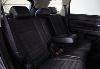Подержанный автомобиль Mitsubishi Outlander 2021 года (12 фото)