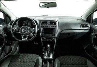 Подержанный автомобиль Volkswagen Polo Sedan 2018 года (13 фото)