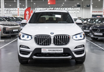 Подержанный автомобиль BMW X3 2020 года (3 фото)