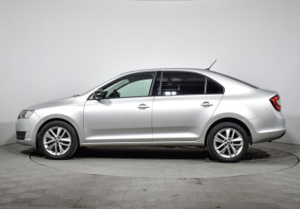 Подержанный автомобиль Skoda Rapid Liftback 2018 года (8 фото)