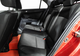 Подержанный автомобиль Mitsubishi Lancer Sedan 2012 года (10 фото)