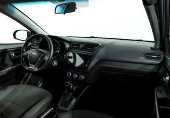 Подержанный автомобиль Kia Rio Sedan 2015 года (9 фото)