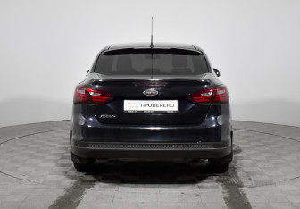 Подержанный автомобиль Ford Focus Sedan 2012 года (6 фото)