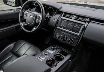 Подержанный автомобиль Land Rover Discovery 2018 года (10 фото)