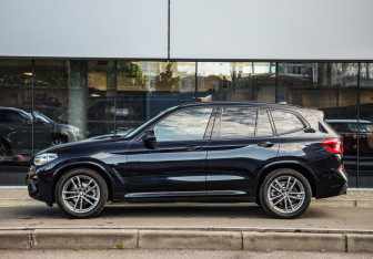Подержанный автомобиль BMW X3 2021 года (9 фото)