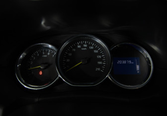 Подержанный автомобиль Renault Duster 2016 года (12 фото)