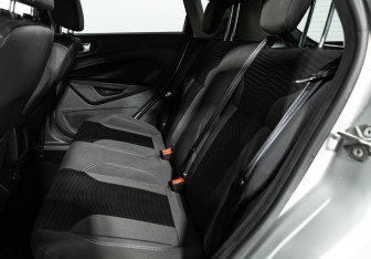 Подержанный автомобиль Ford Fiesta Hatchback 2016 года (10 фото)