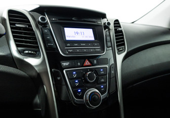 Подержанный автомобиль Hyundai i30 Hatchback 2013 года (15 фото)